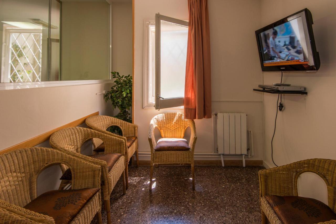 Residencia Sants Hostel Barcelona Kültér fotó